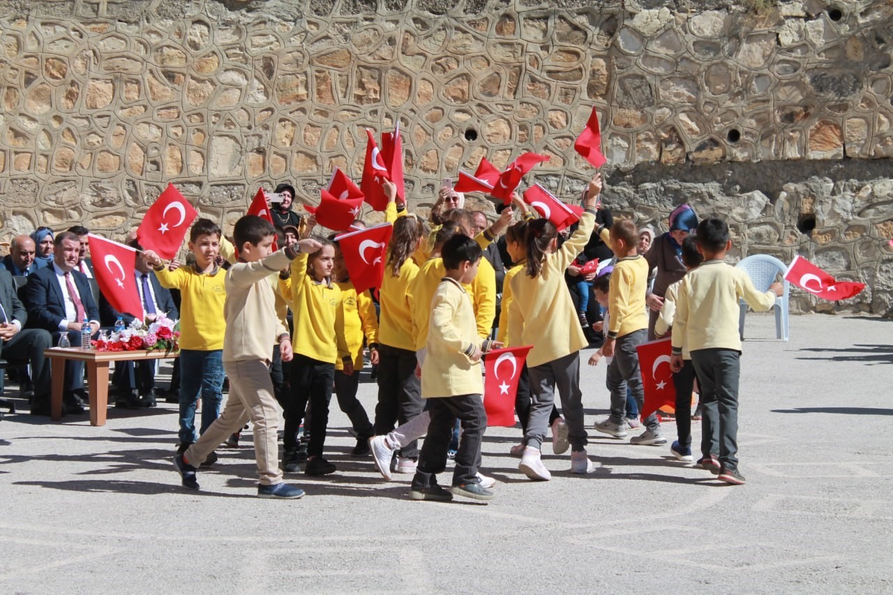 Bayburt’ta İlköğretim Haftası coşkuyla kutlandı