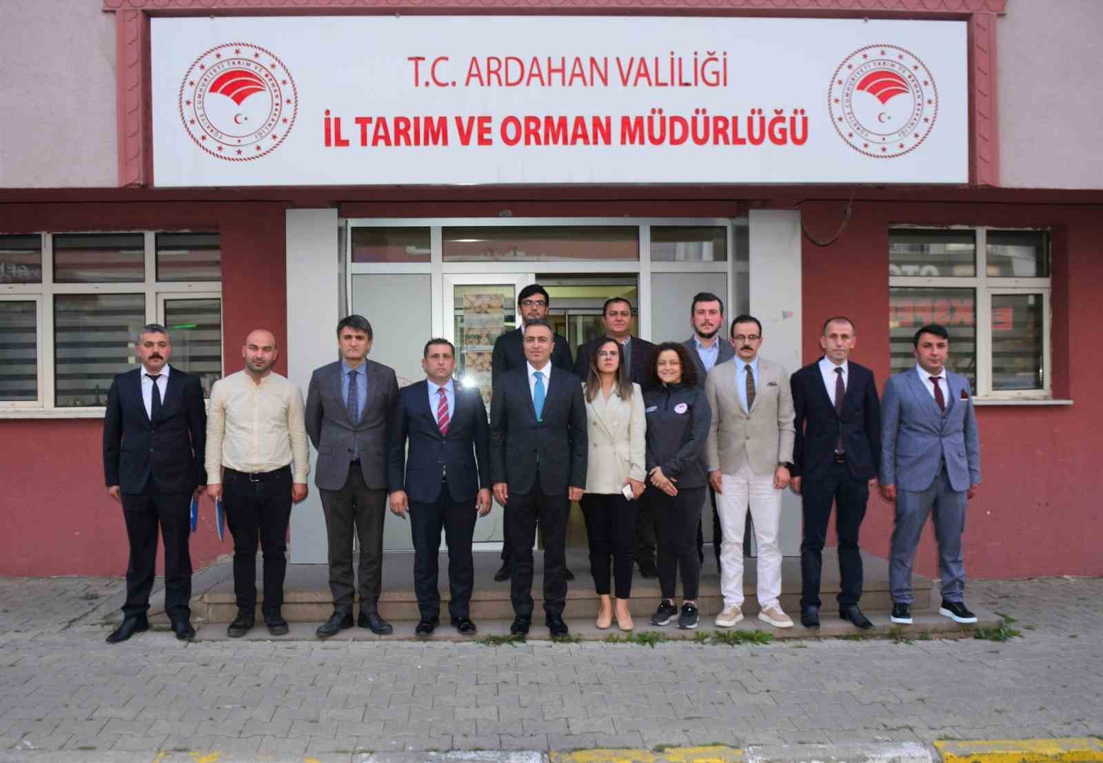Vali &Ccedil;i&ccedil;ek, İl Tarım ve Orman M&uuml;d&uuml;rl&uuml;ğ&uuml;nden Brifing Aldı

