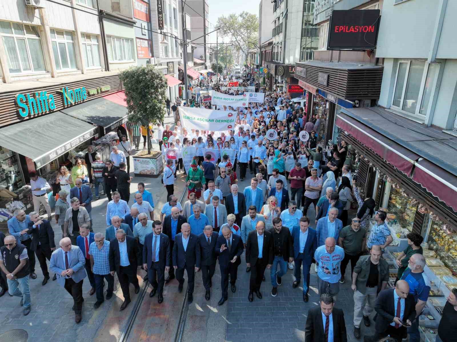 Bursa’nın lezzet şöleni kortejle başladı
