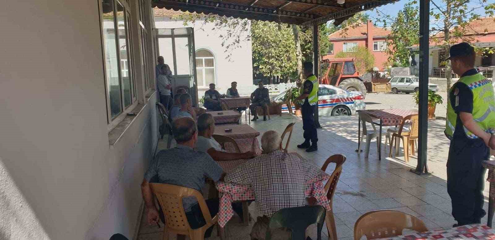 Jandarma ekiplerinden k&ouml;yl&uuml;lere y&ouml;nelik eğitim
