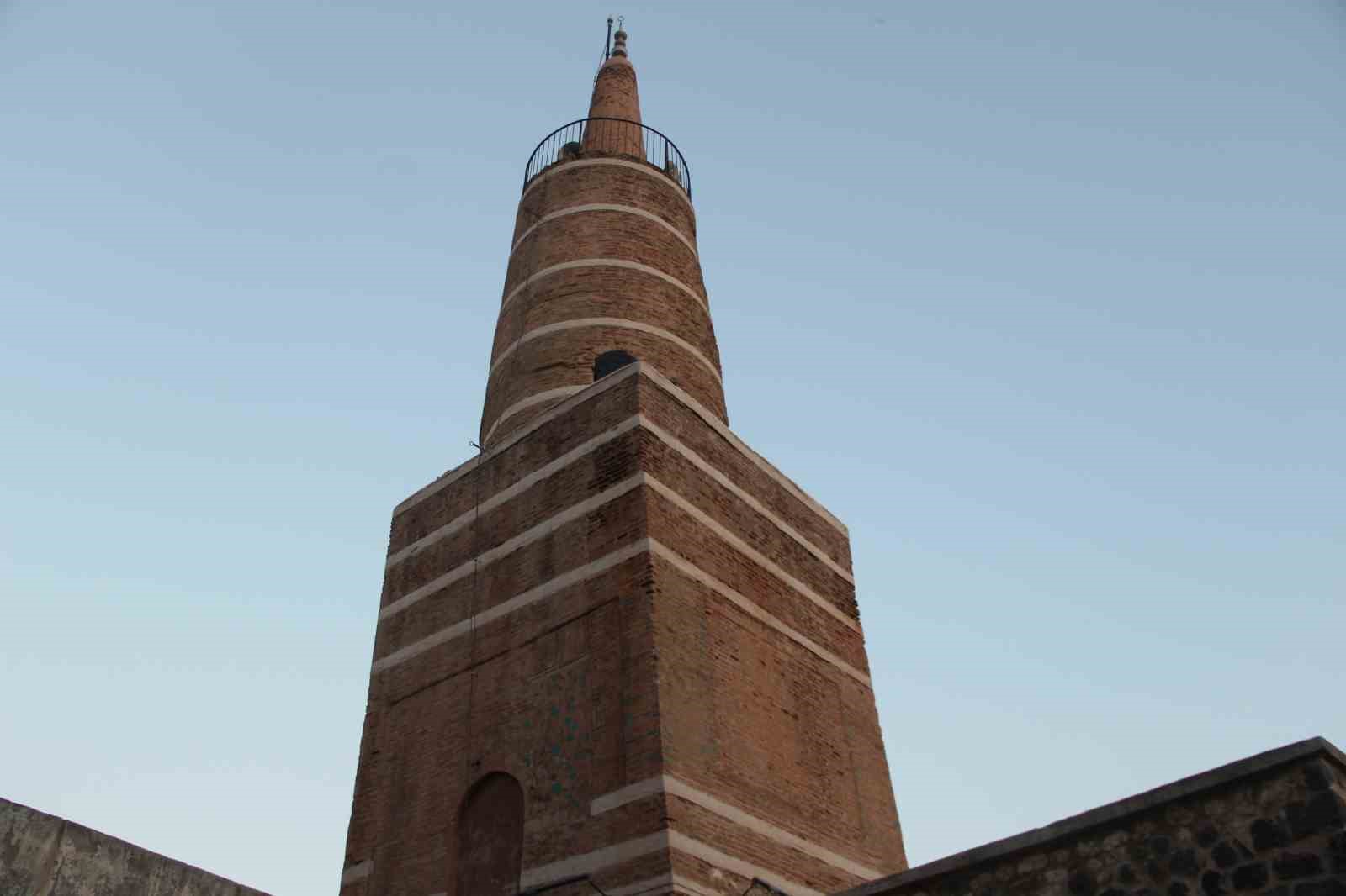 Sahabelerin eliyle kiliseden camiye çevrilen fethin sembolü Cizre Ulu Camii dimdik ayakta
