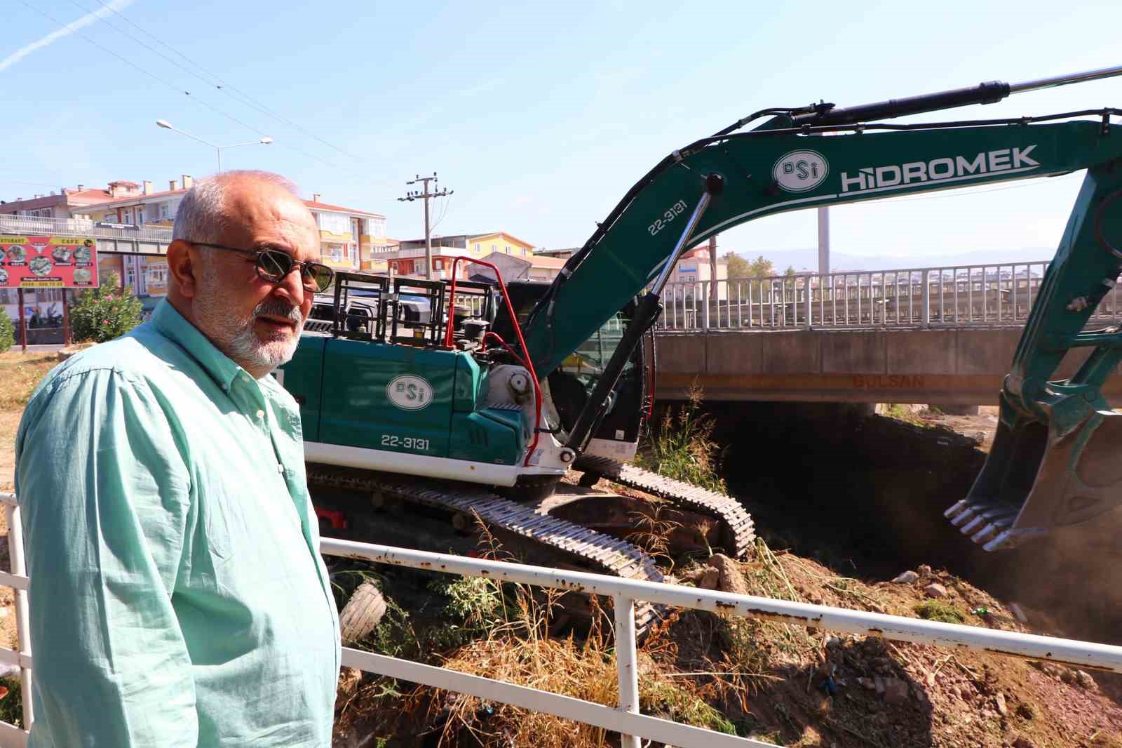 Çiftlikköy Belediyesi’nden Kazımiye Deresi’nde temizlik
