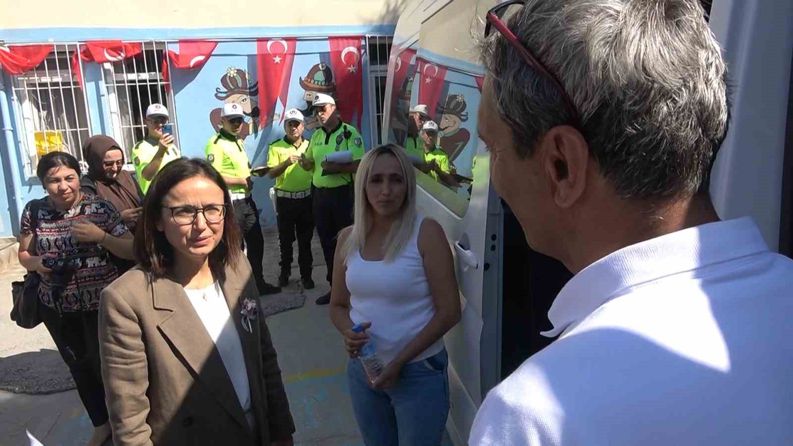 Vali Kaya okul servis araçlarının denetimine katıldı