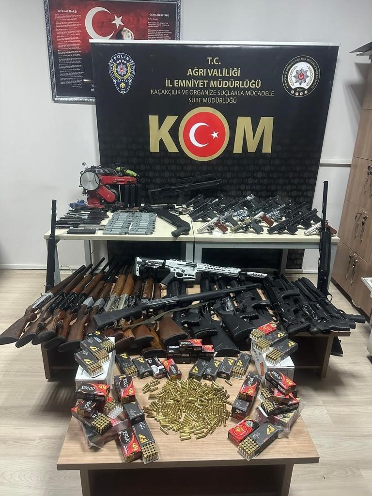 Ağrı’da ruhsatsız silah operasyonu: 2 gözaltı