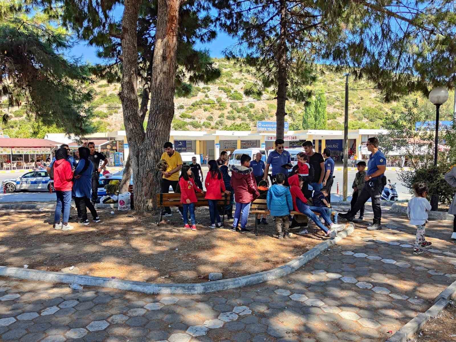 Düzensiz göçmenlerin cevabı polisi bile şaşırttı: "Düğüne katılmak için geldik"
