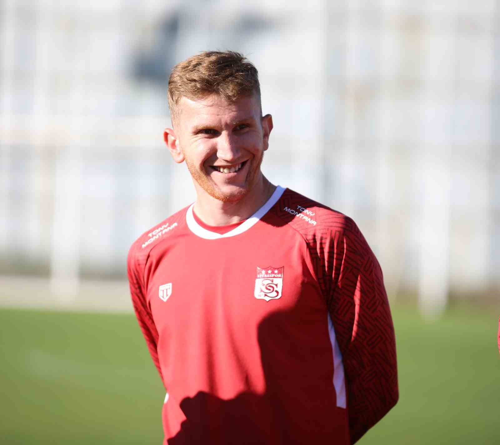 Sivasspor’un yeni transferi Burak Kapacak ilk idmanına çıktı