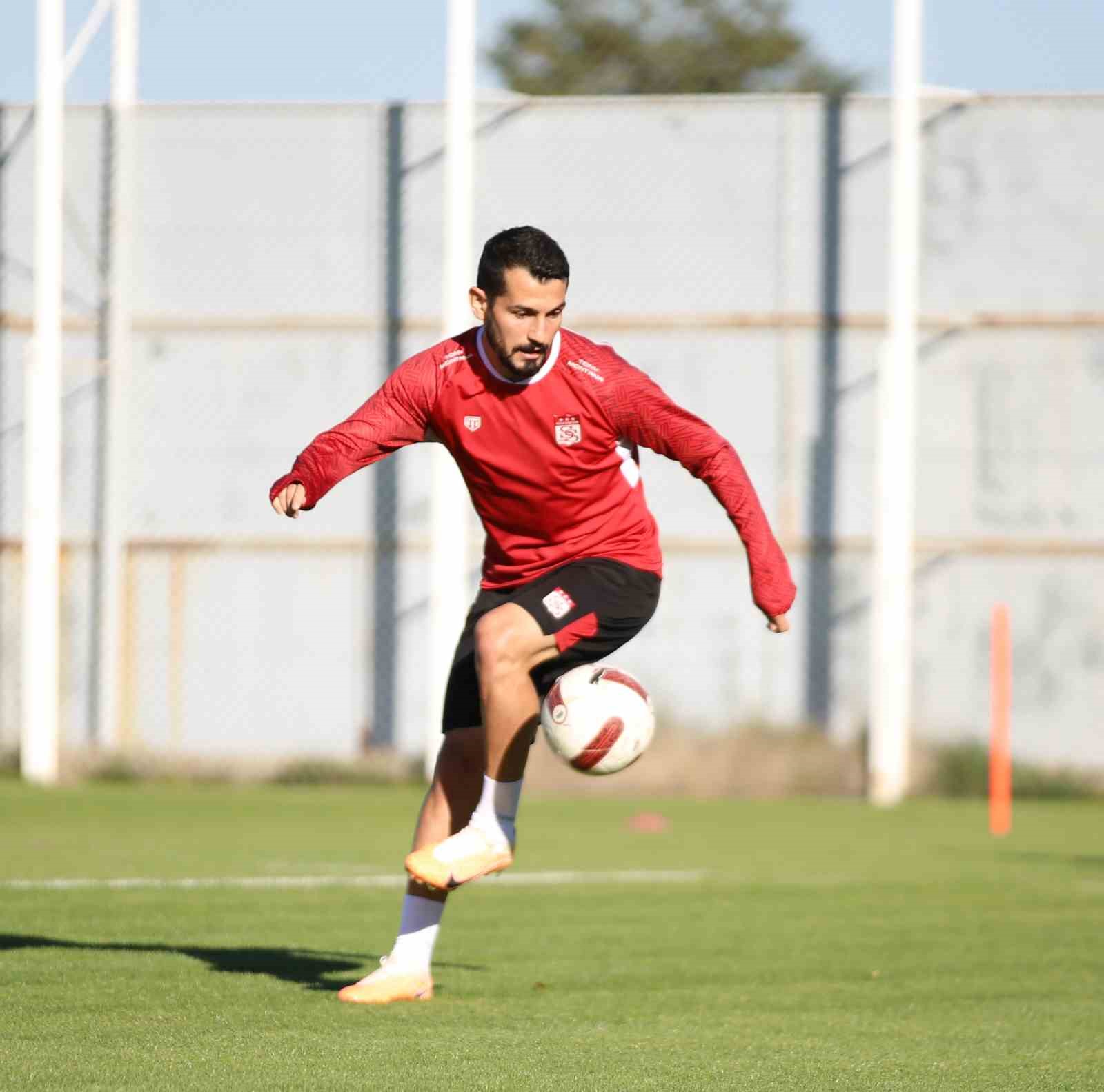 Sivasspor&rsquo;un yeni transferi Burak Kapacak ilk idmanına &ccedil;ıktı
