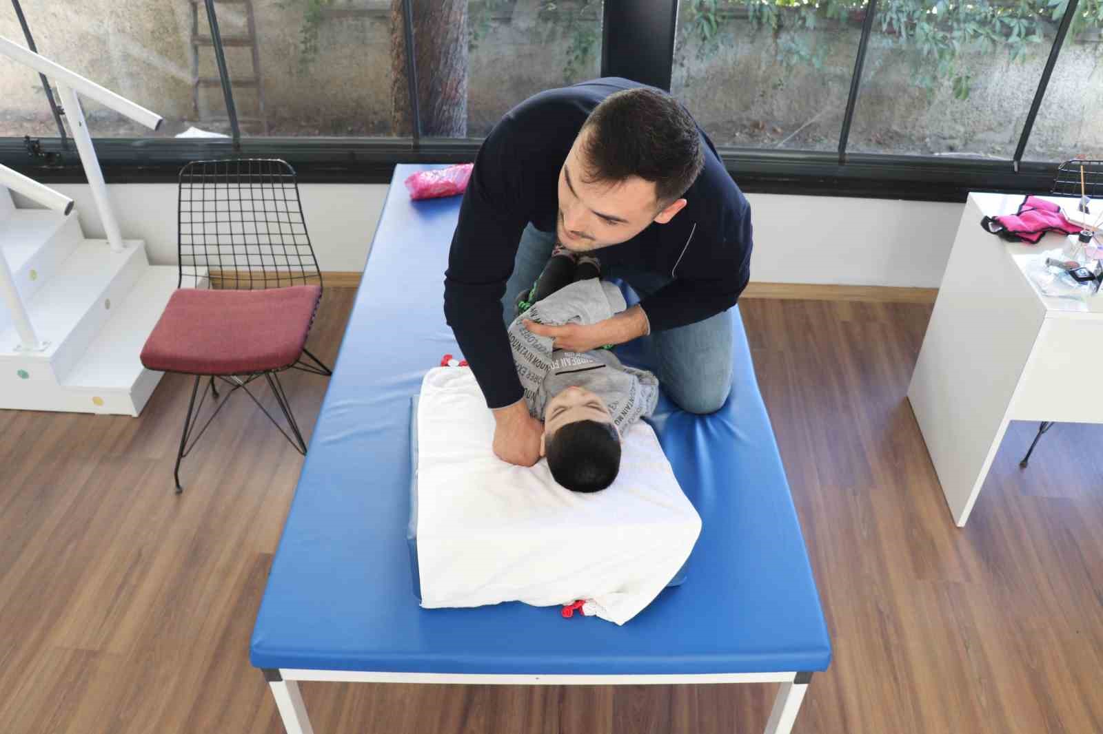 T&uuml;rkiye&rsquo;de tek, 100 &ouml;ğrenci eğitim g&ouml;r&uuml;yor
