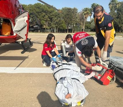 Irak’ta trafik kazası geçiren kadın, ambulans helikopterle Van’a sevk edildi
