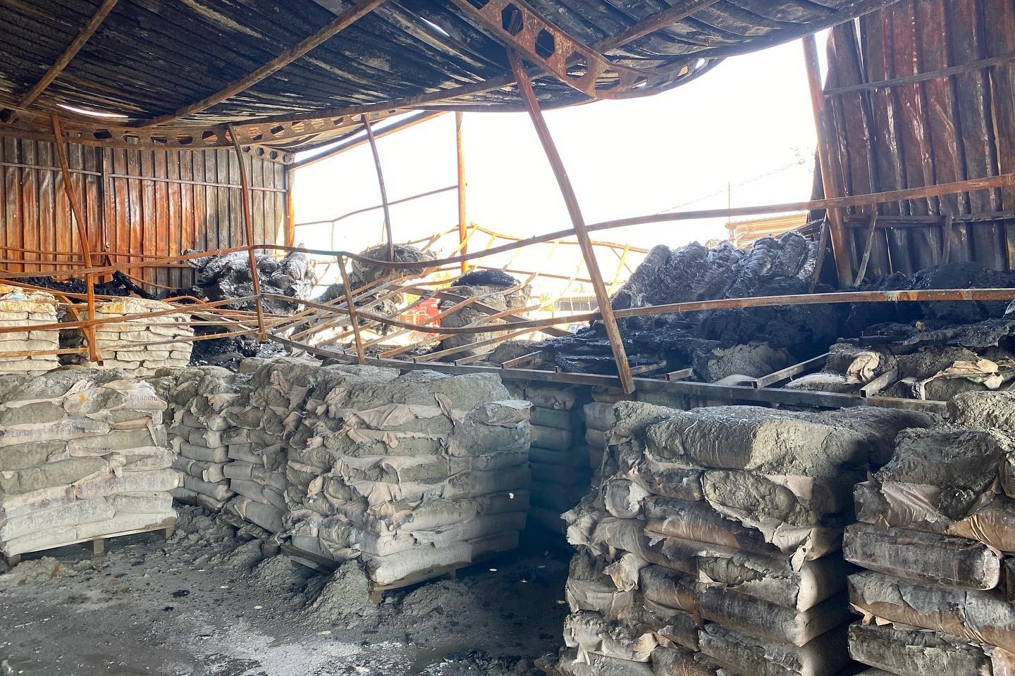 Kırklareli&rsquo;nde yangın: 2 işyeri zarar g&ouml;rd&uuml;
