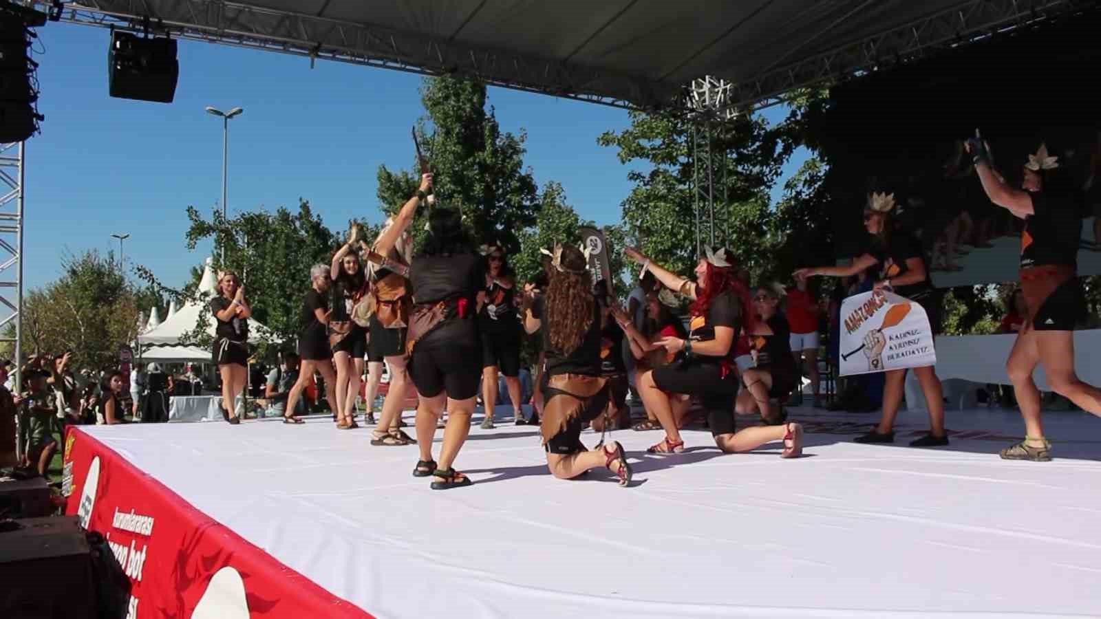 &Ccedil;eşitli şirketlerden 2 binden fazla &ccedil;alışan, Maltepe&rsquo;de Dragon Festivali&rsquo;nde bot yarışlarında m&uuml;cadele ediyor
