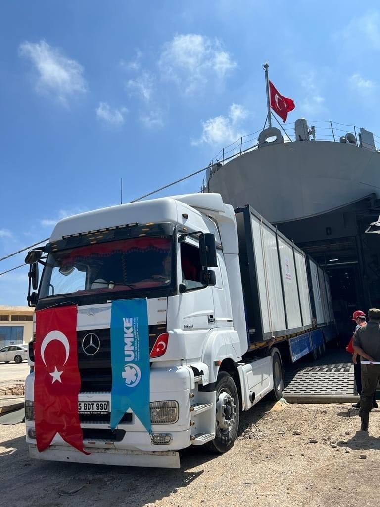 MSB: "TGC Sancaktar ve TGC Bayraktar gemilerimizin ulaştırdığı yardım malzemeleri Libyalı yetkililere teslim edildi” 