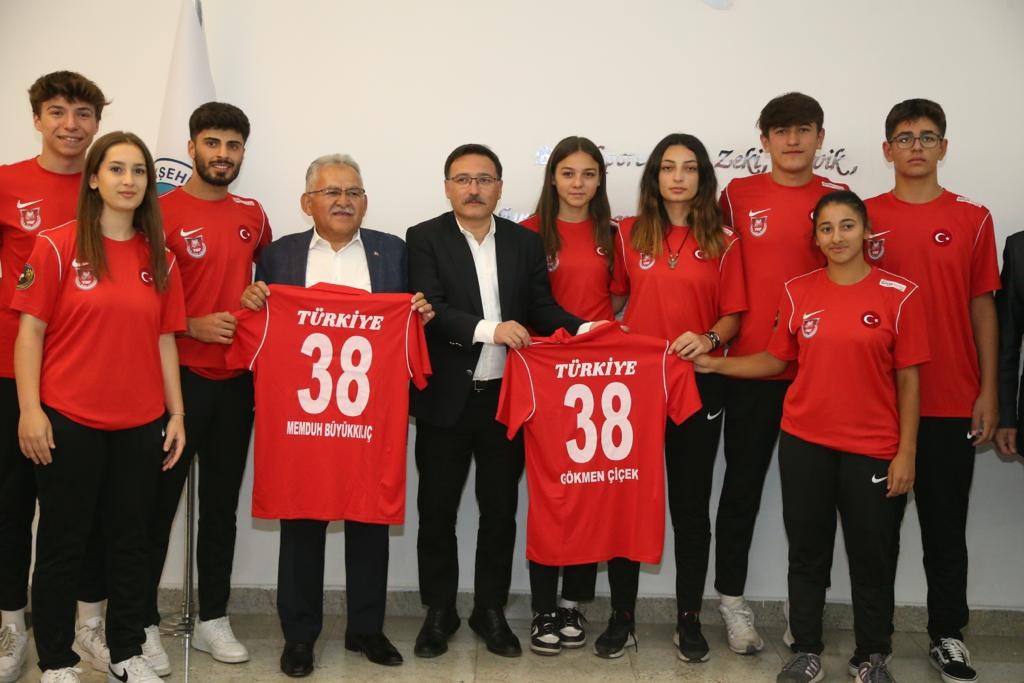 U-18 Beyzbol 5 Milli Takımı Dünya Kupası’na Kayseri’de hazırlanıyor