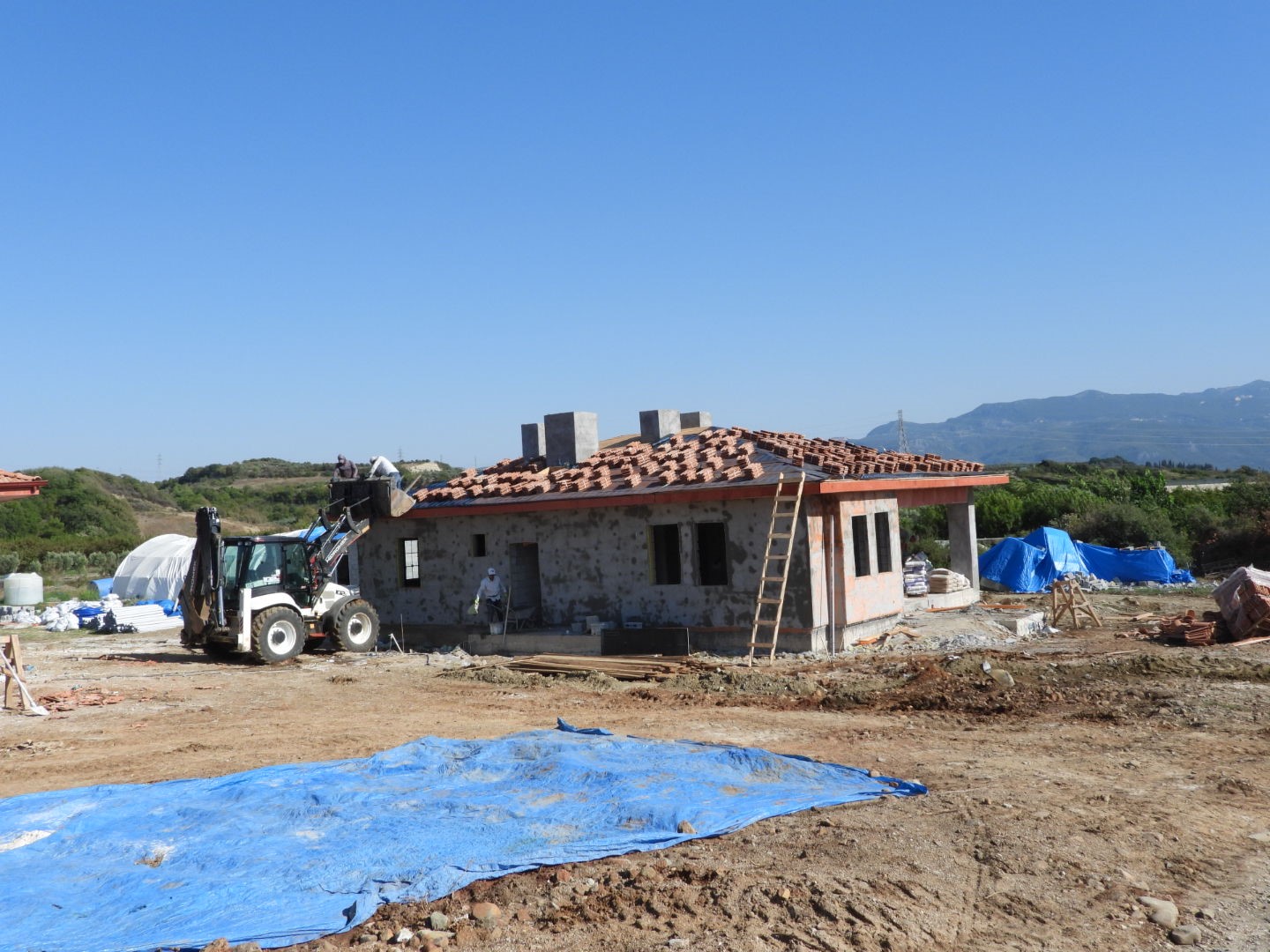 Depremin ağır yara bıraktığı Samandağ’da köy evlerinin yapımına başlandı