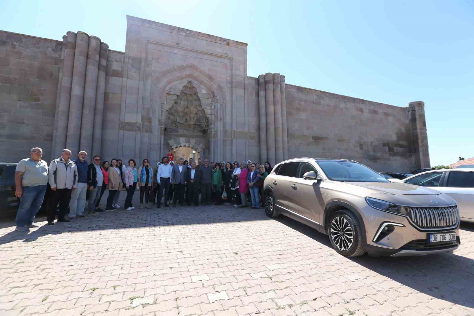 Başkan Büyükkılıç, öğrencilerle birlikte Sultanhanı’nda
