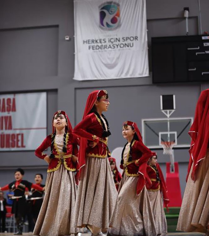 Bakan Bak; "Bu yaz tesislerimizde 4 milyon gencimizle bir araya geldik"
