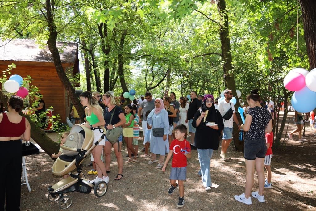 Marmaris’te geleneksel çocuk yardım şenliğinin ilki yapıldı
