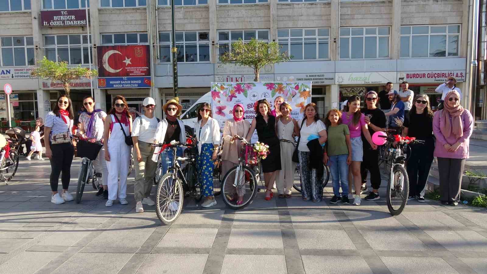 Burdur’da "Süslü Kadınlar Bisiklet Turu" düzenlendi