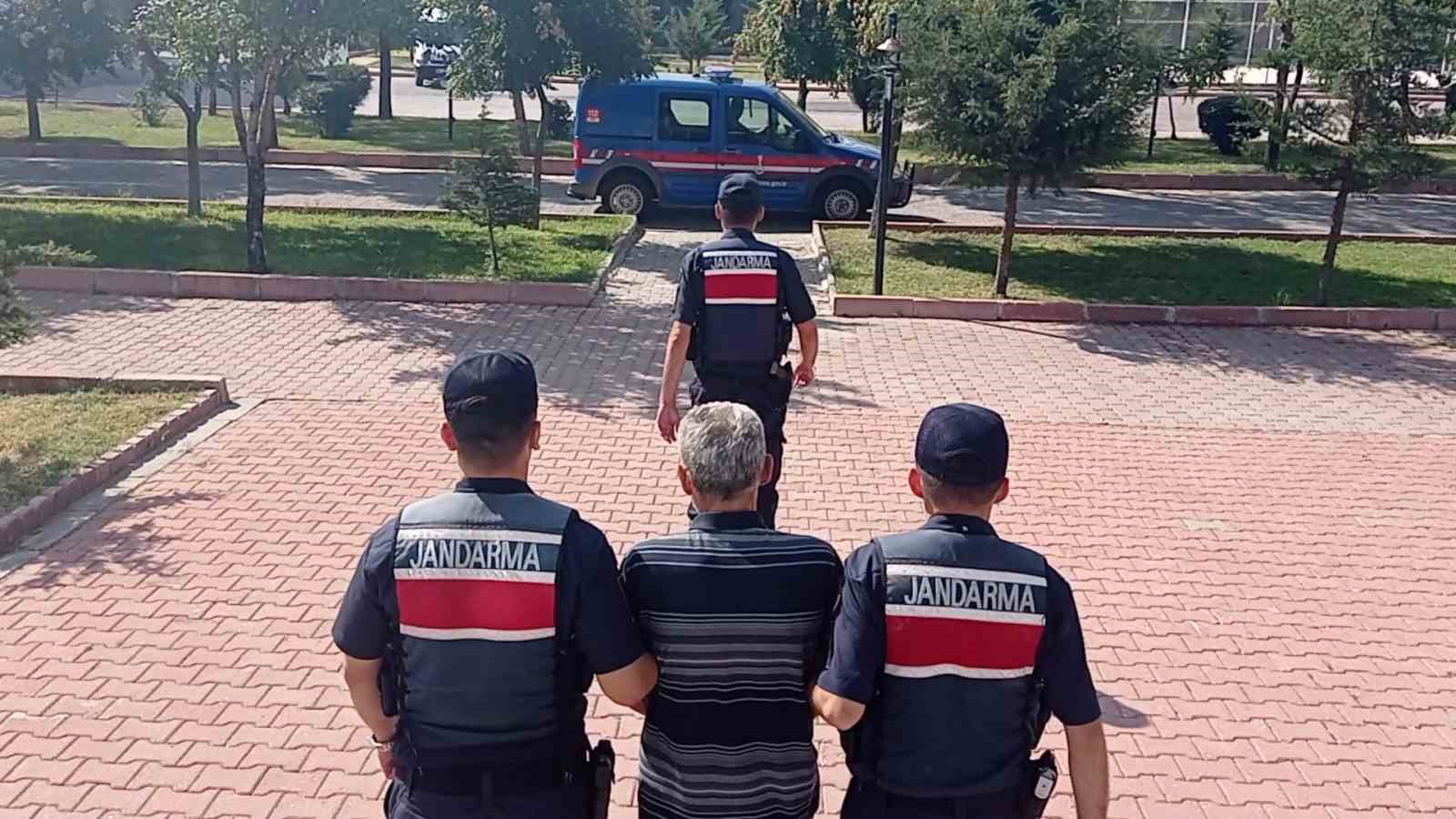 Aksaray’da 11 yıl hapsi olan şüpheli JASAT ekiplerince yakalandı