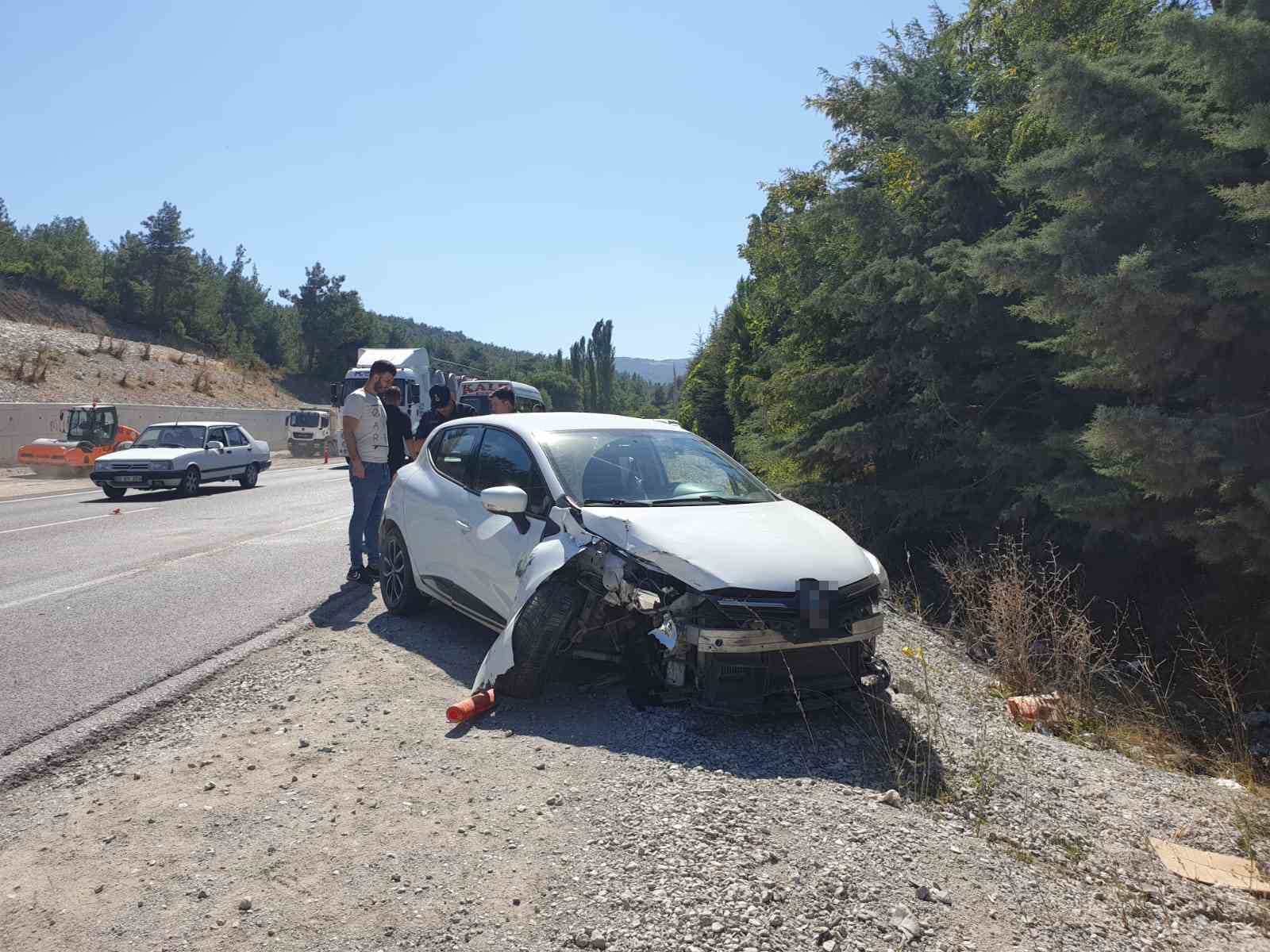 Sabıkalı virajda 6 aracın karıştığı zincirleme kazada 6 kişi yaralandı
