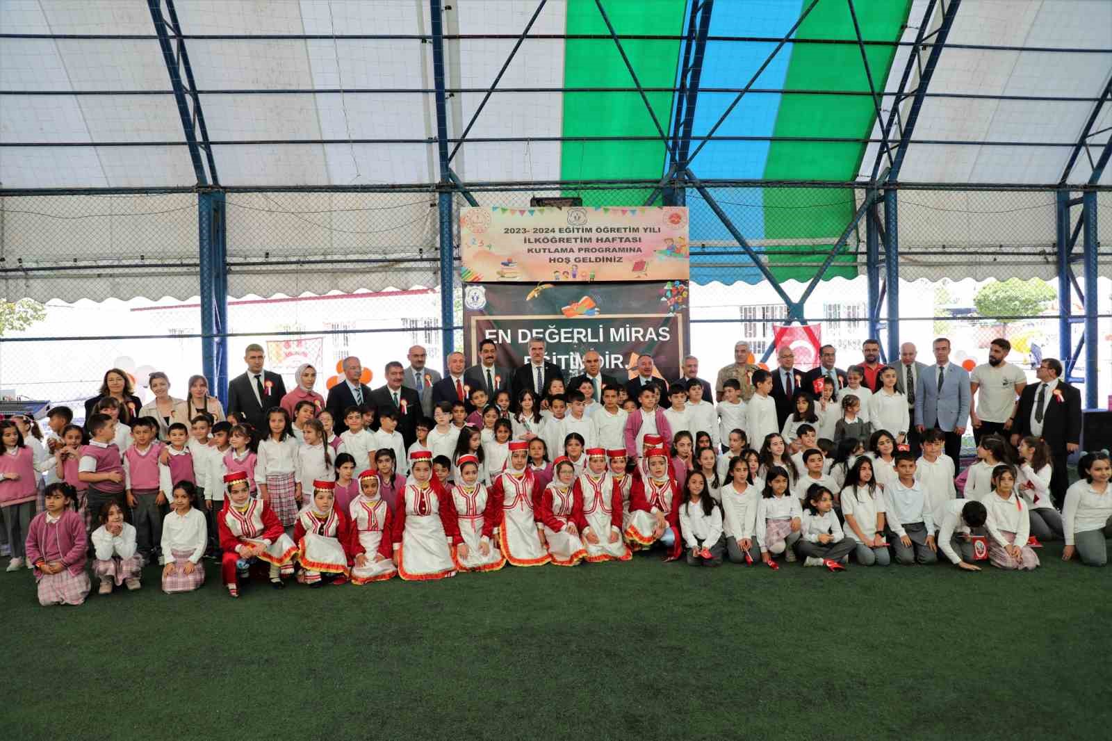 Ağrı’da İlköğretim Haftası coşkuyla kutlandı
