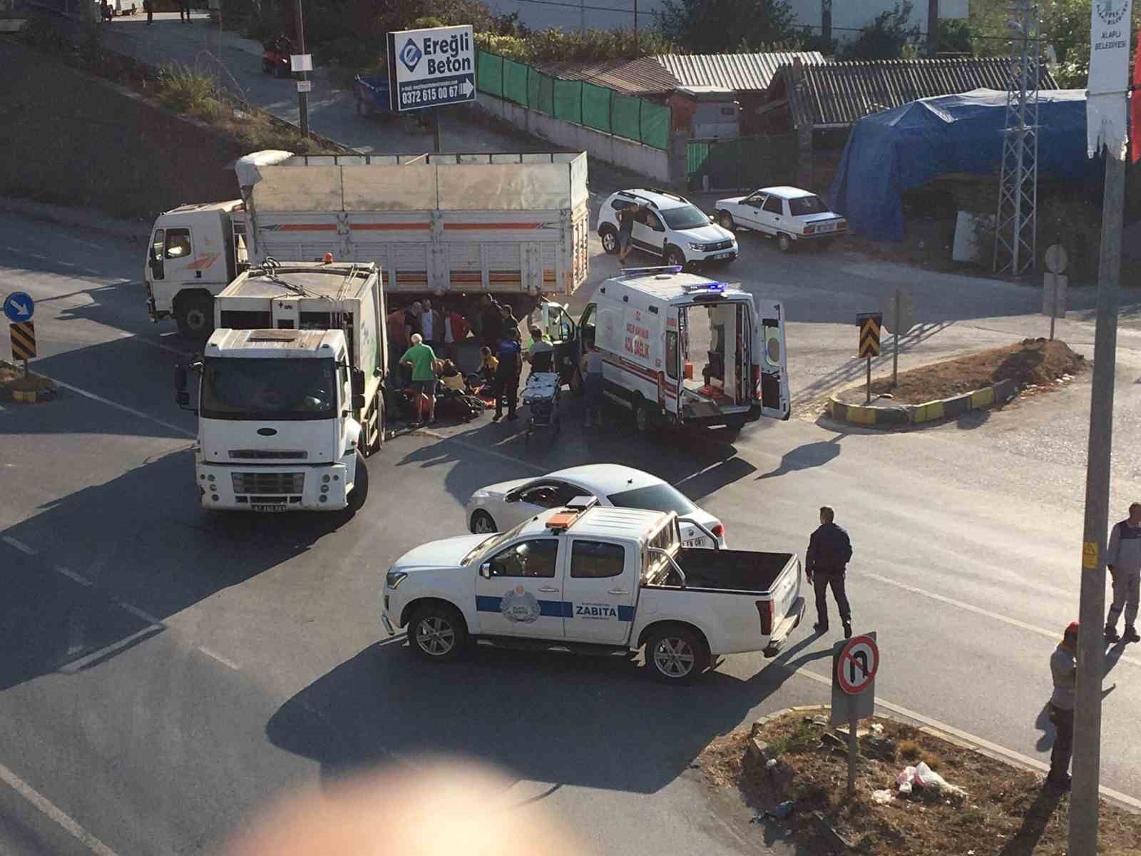 Motosiklet &ccedil;&ouml;p kamyonuna &ccedil;arptı:1 yaralı
