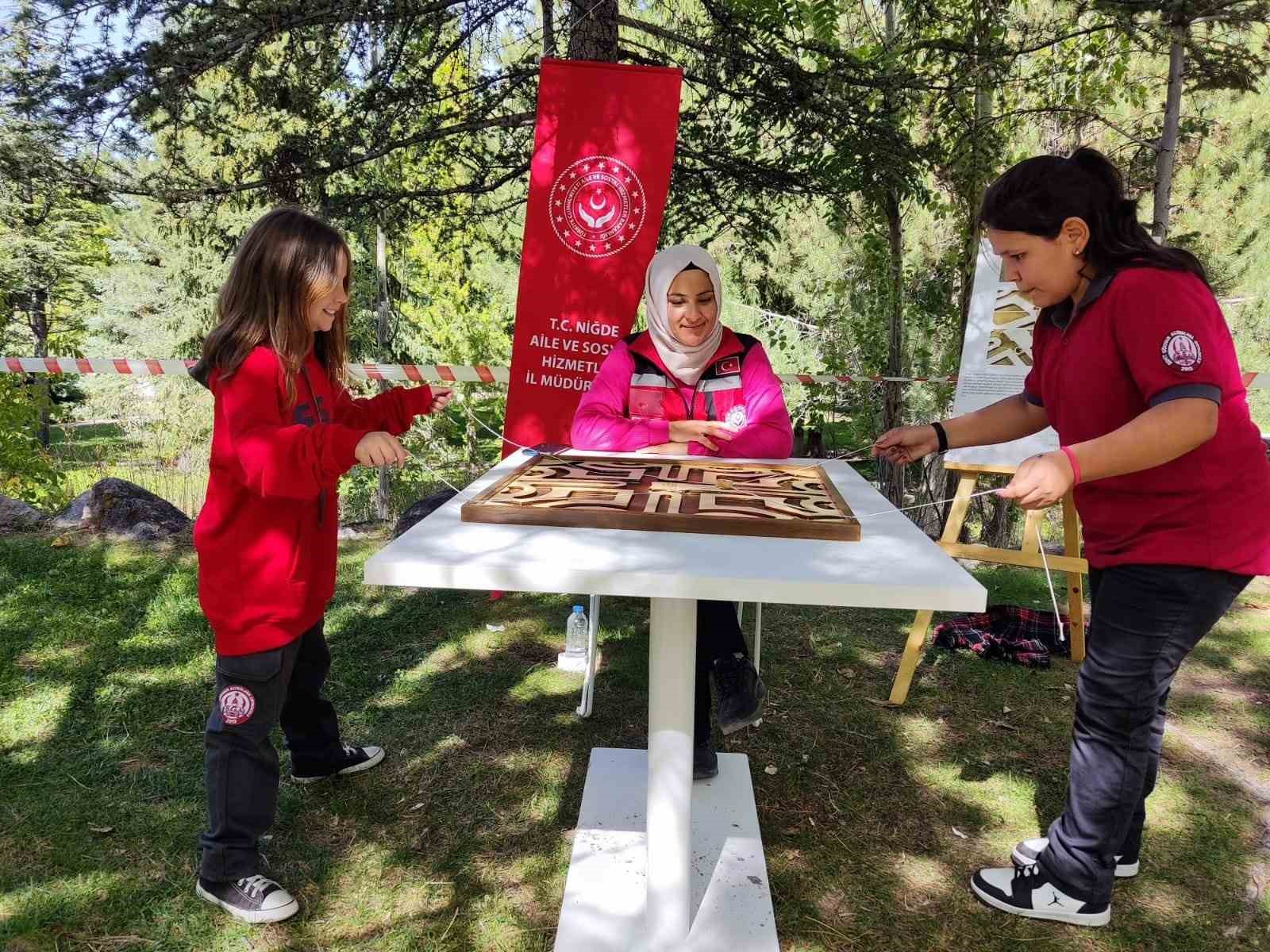 Niğde’de çocuklar zeka oyunları parkuru ile hem öğrendi hem eğlendi