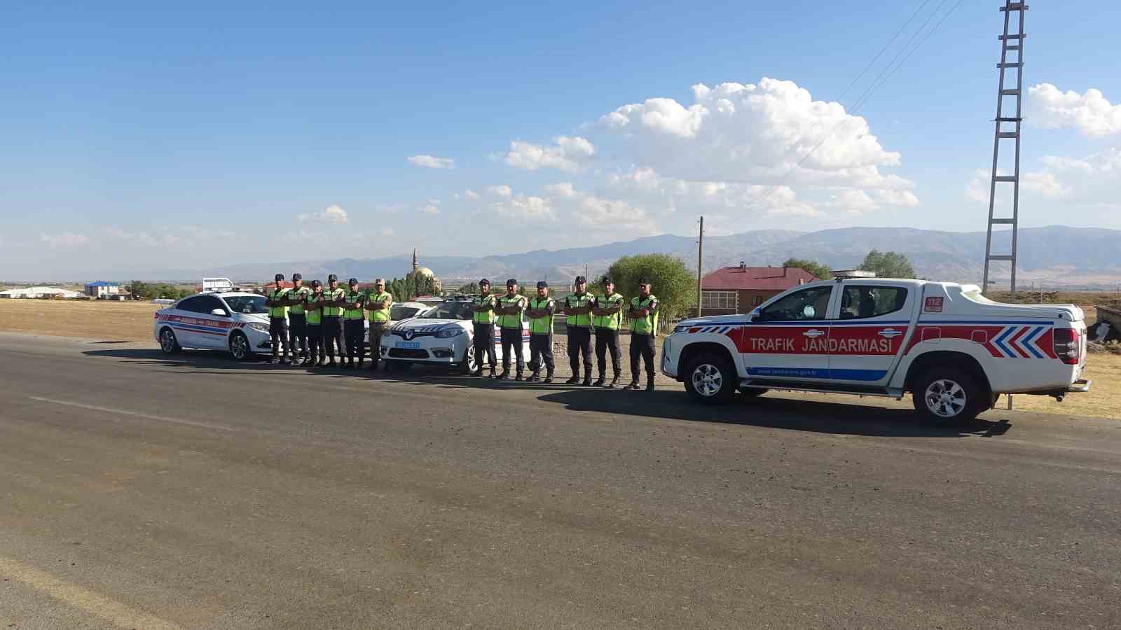 Muş’ta jandarma ekipleri, 479 öğrenciye emniyet kemerinin önemini anlattı