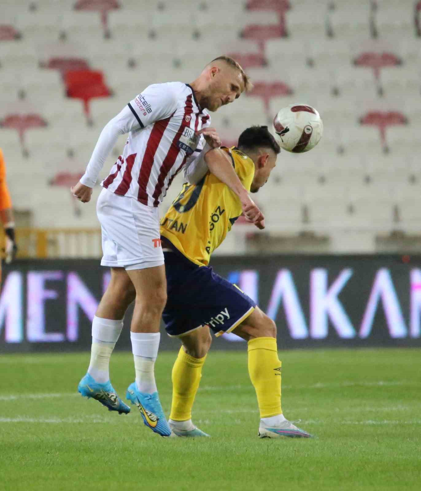 Trendyol Süper Lig: E.Y Sivasspor: 1 - MKE Ankaragücü: 1  (İlk yarı)
