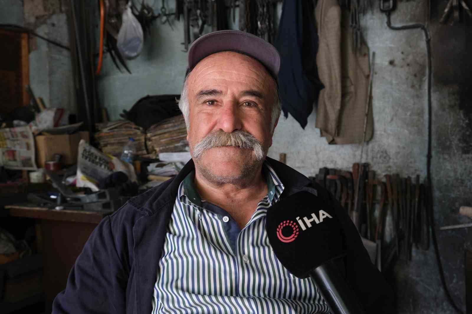 Yarım asırdır demir d&ouml;v&uuml;yor
