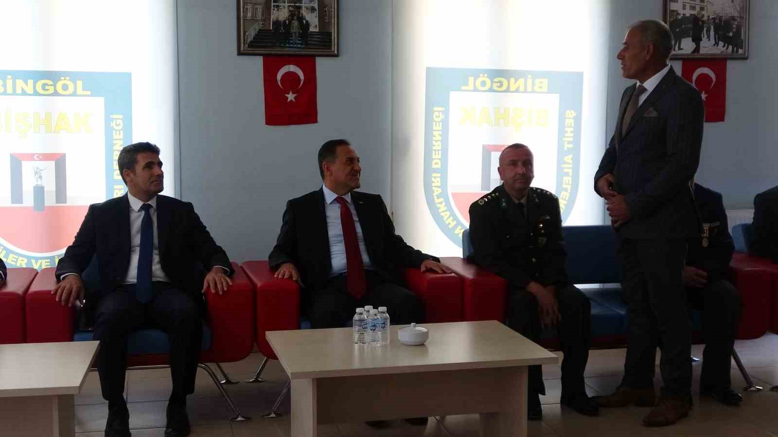 Bing&ouml;l Valisi Usta: "Bu insanlar vatan i&ccedil;in, millet i&ccedil;in, &uuml;lkenin bekası i&ccedil;in canlarını ortaya koyup savaştılar"
