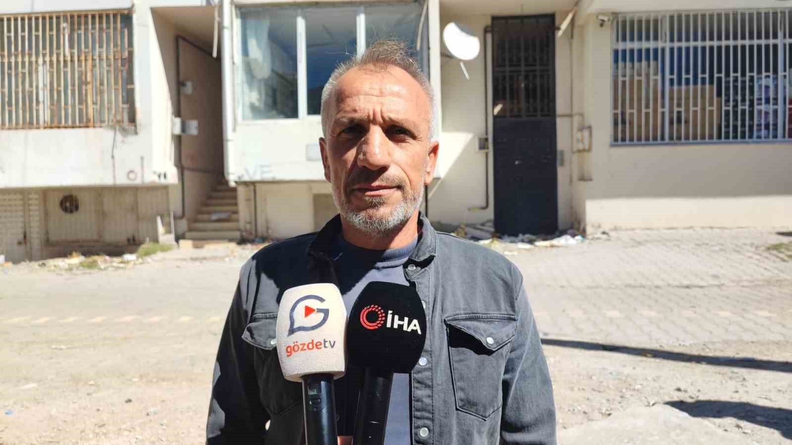 Kahta’daki ağır hasarlı bina vatandaşı tedirgin ediyor

