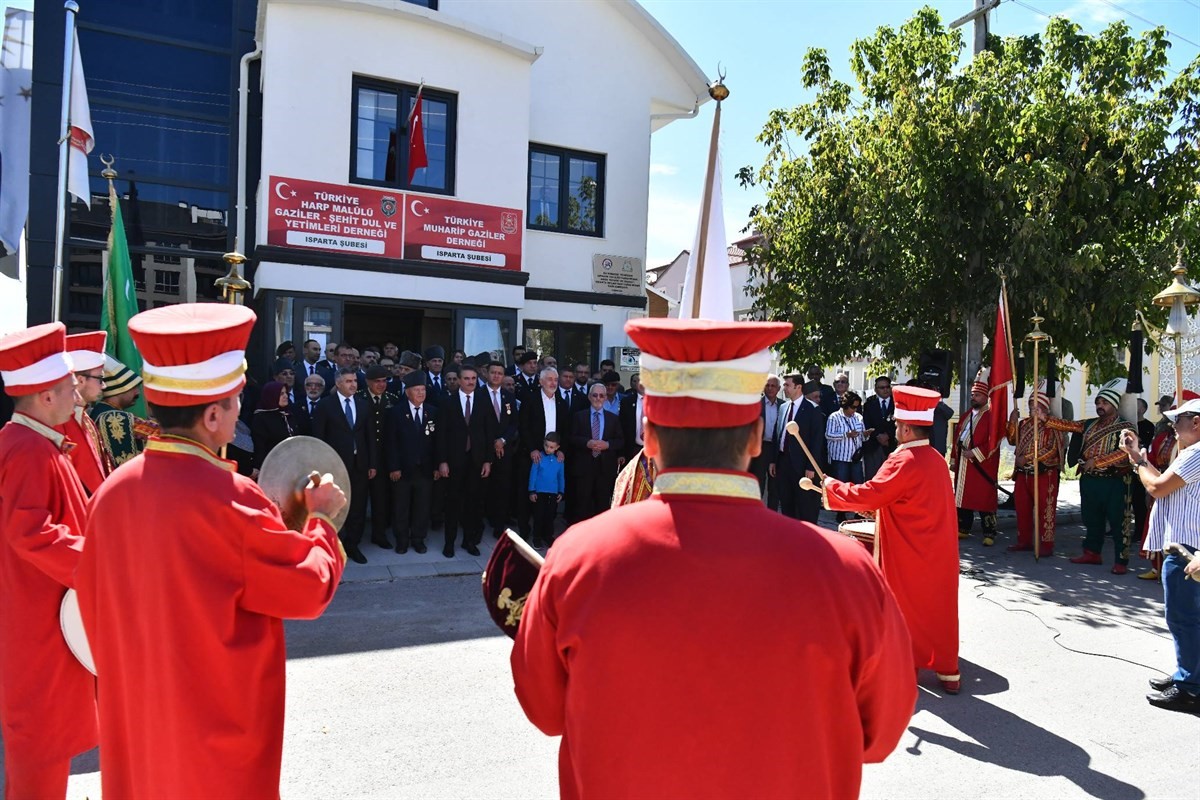 Isparta&rsquo;da, Gaziler G&uuml;n&uuml; t&ouml;renle kutlandı
