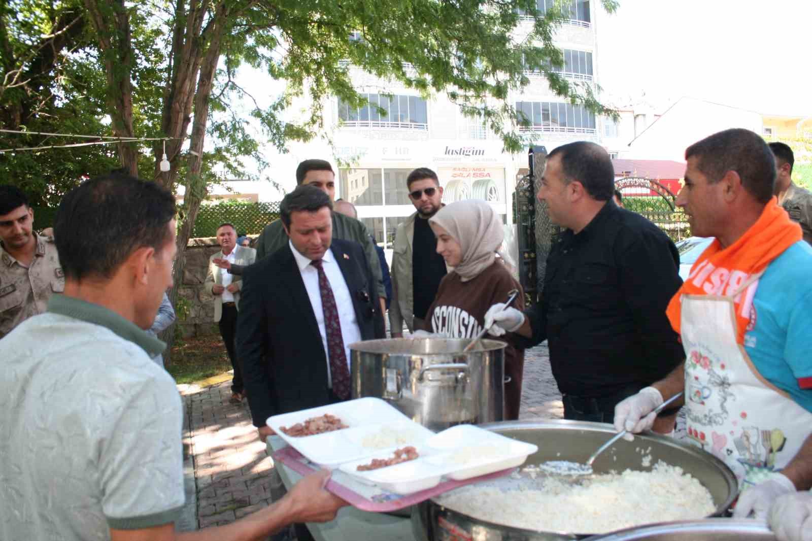 Bulanık Kaymakamı Ocak, gaziler onuruna yemek verdi