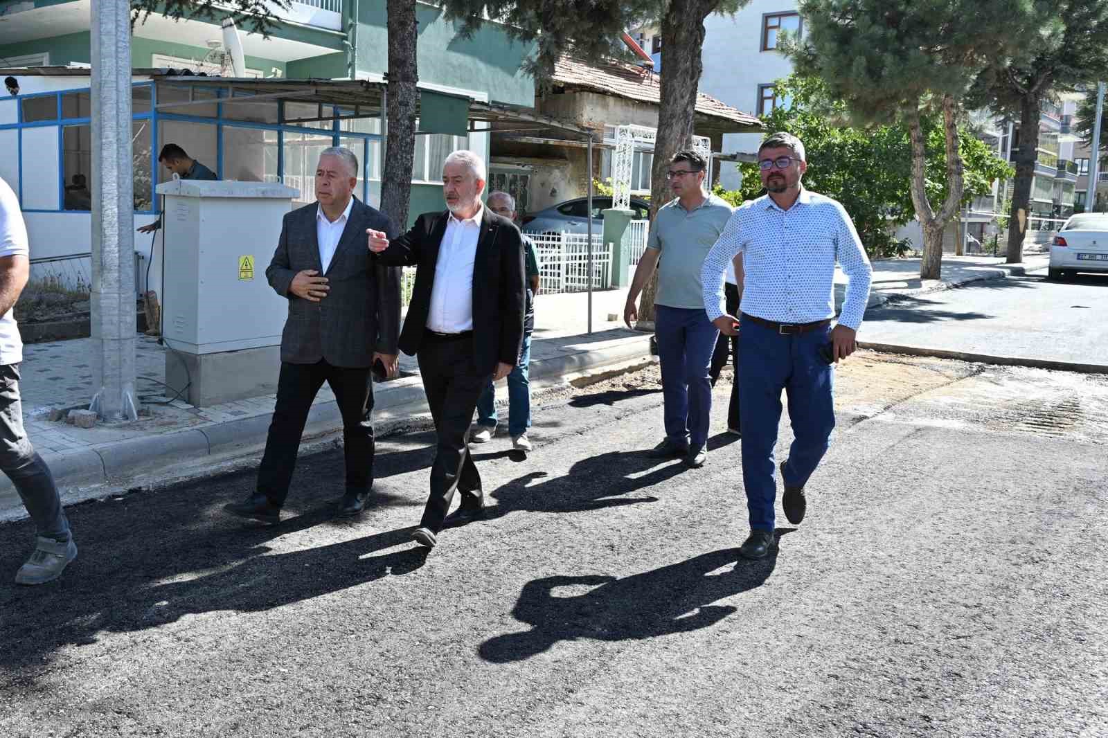 Başkan Başdeğirmen, asfalt &ccedil;alışmasını yerinde inceledi
