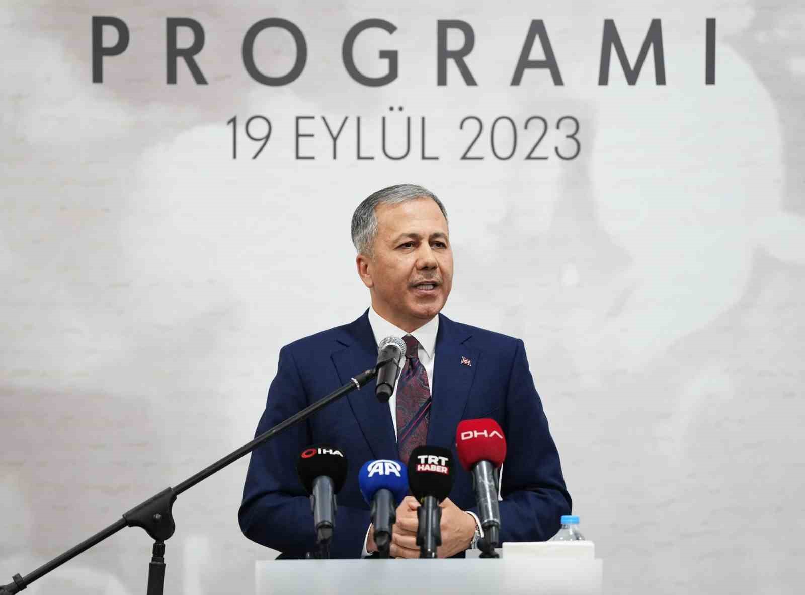 İ&ccedil;işleri Bakanı Ali Yerlikaya, gazilerle yemekte bir araya geldi
