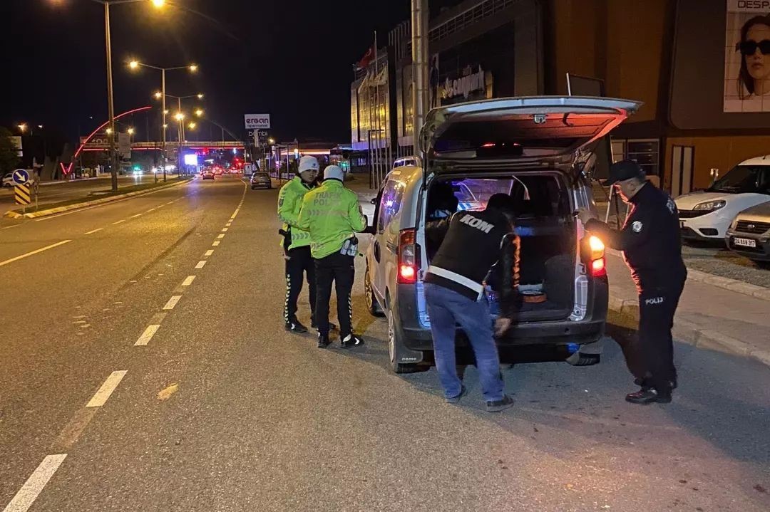Erzincan’da 2 adet el bombası ele geçirildi
