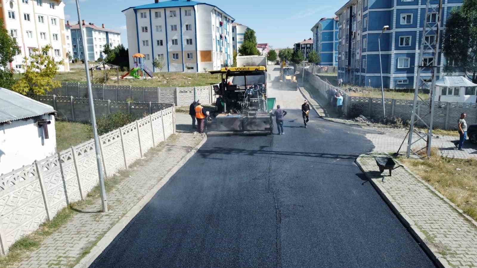 Kars’ta yol yapım çalışmaları devam ediyor