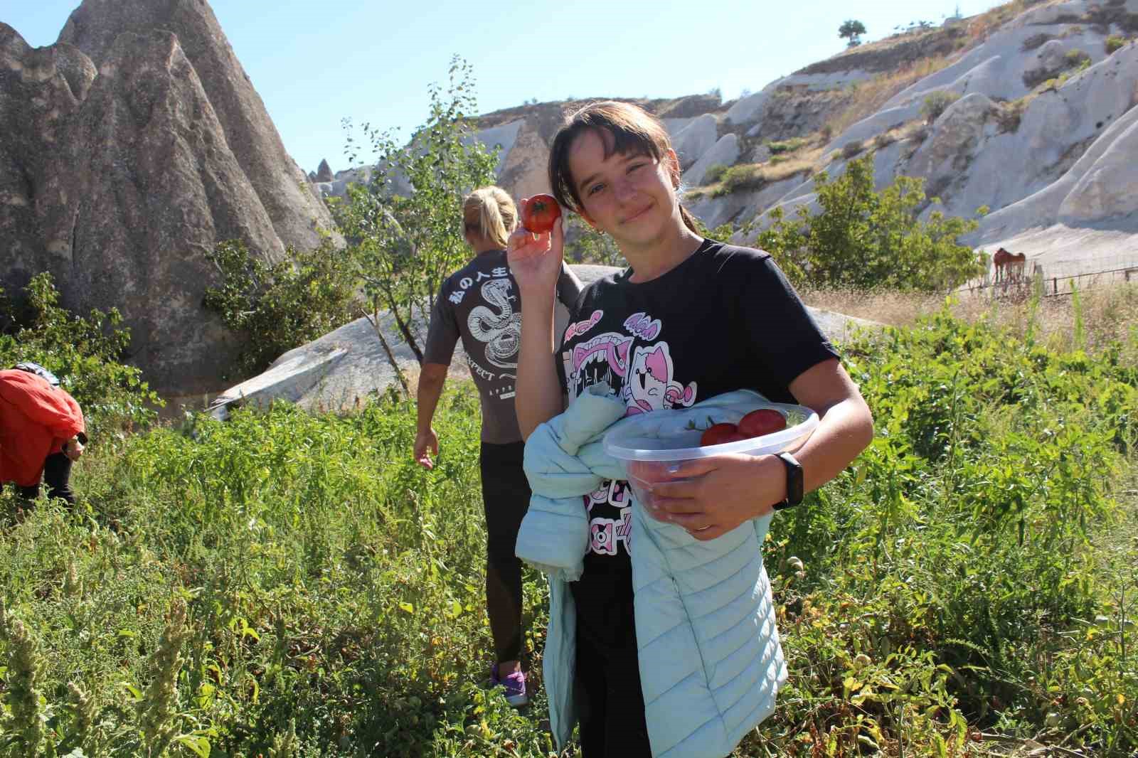 Özel çocuklar ilkbaharda ektikleri sebzeleri hasat etti