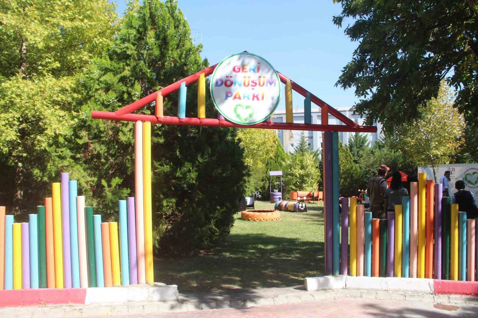 Hipodromda çocuklar için ’Geri Dönüşüm Parkı’ kuruldu
