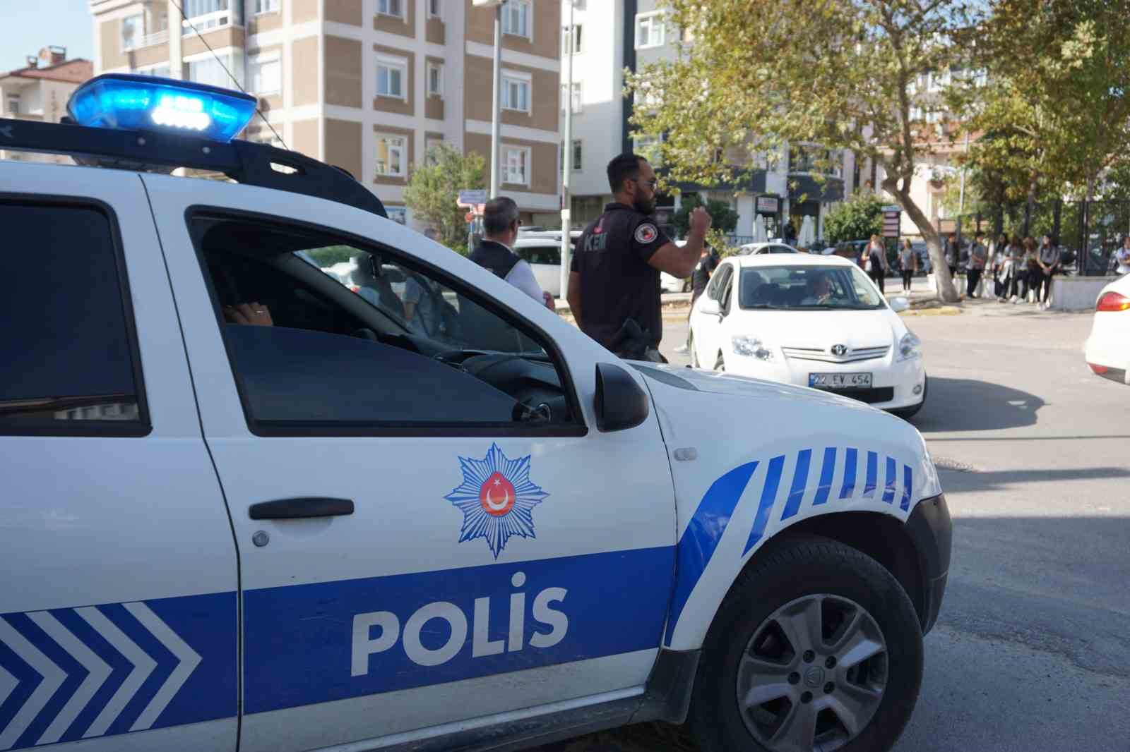 Okul &ccedil;evrelerinde sıkı denetim
