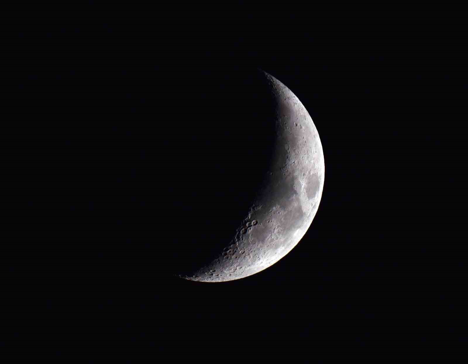 Ahlat&rsquo;ta &lsquo;Yeni Ay&rsquo; hayran bıraktı
