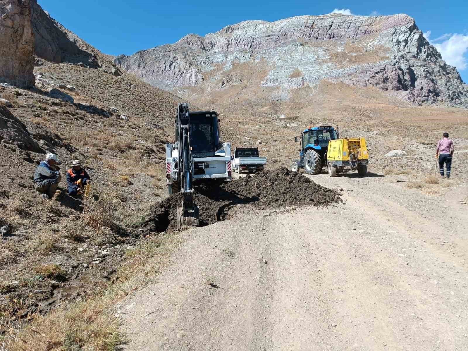 Hakkari 3 bin 500 rakımda arızalan isale hattı onarıldı
