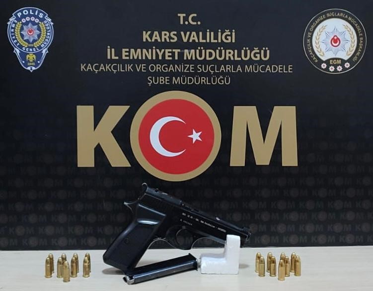 Kars&rsquo;ta silah ve m&uuml;himmat ele ge&ccedil;irildi
