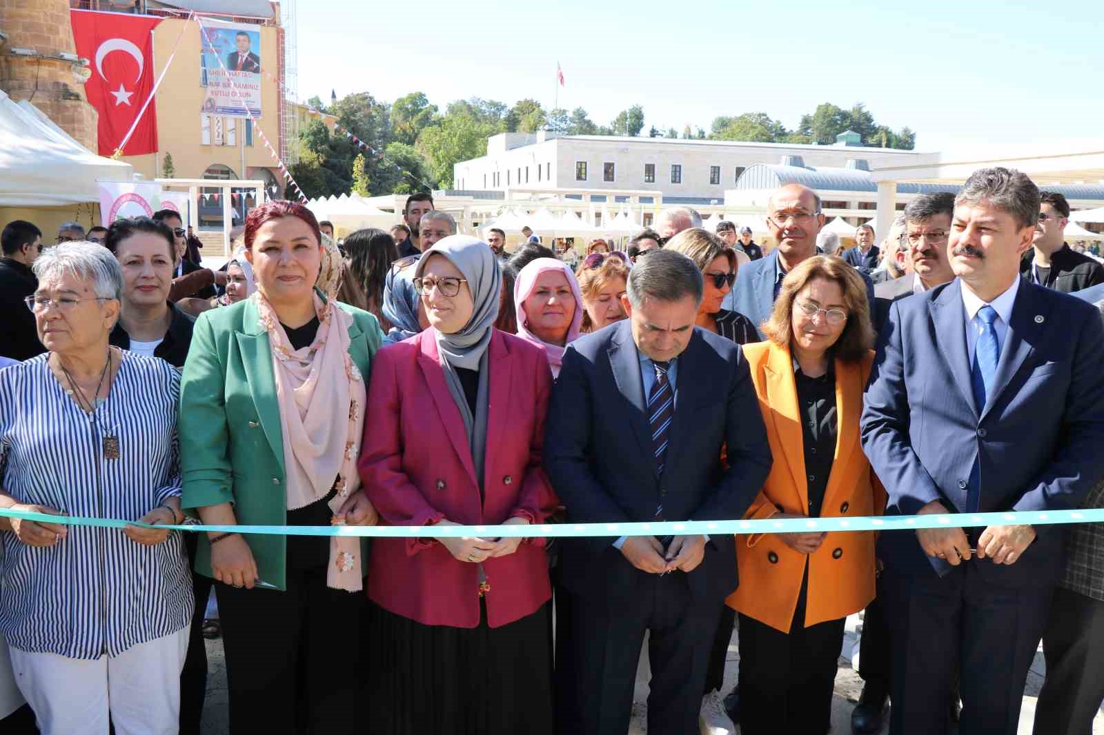 AK Parti Genel Başkan Yardımcısı Uygur: "Milletimiz Türkiye üzerinde oynanan oyunlara geçit vermedi"
