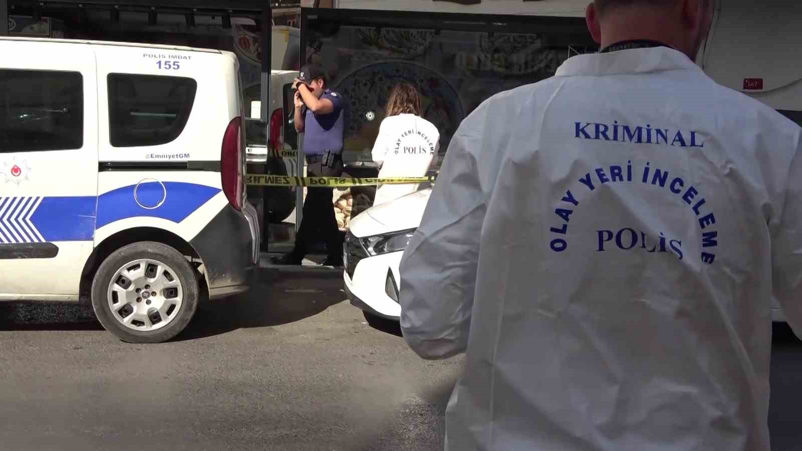 Pendik&rsquo;te baklavacı d&uuml;kkanına silahlı saldırı: 1 yaralı
