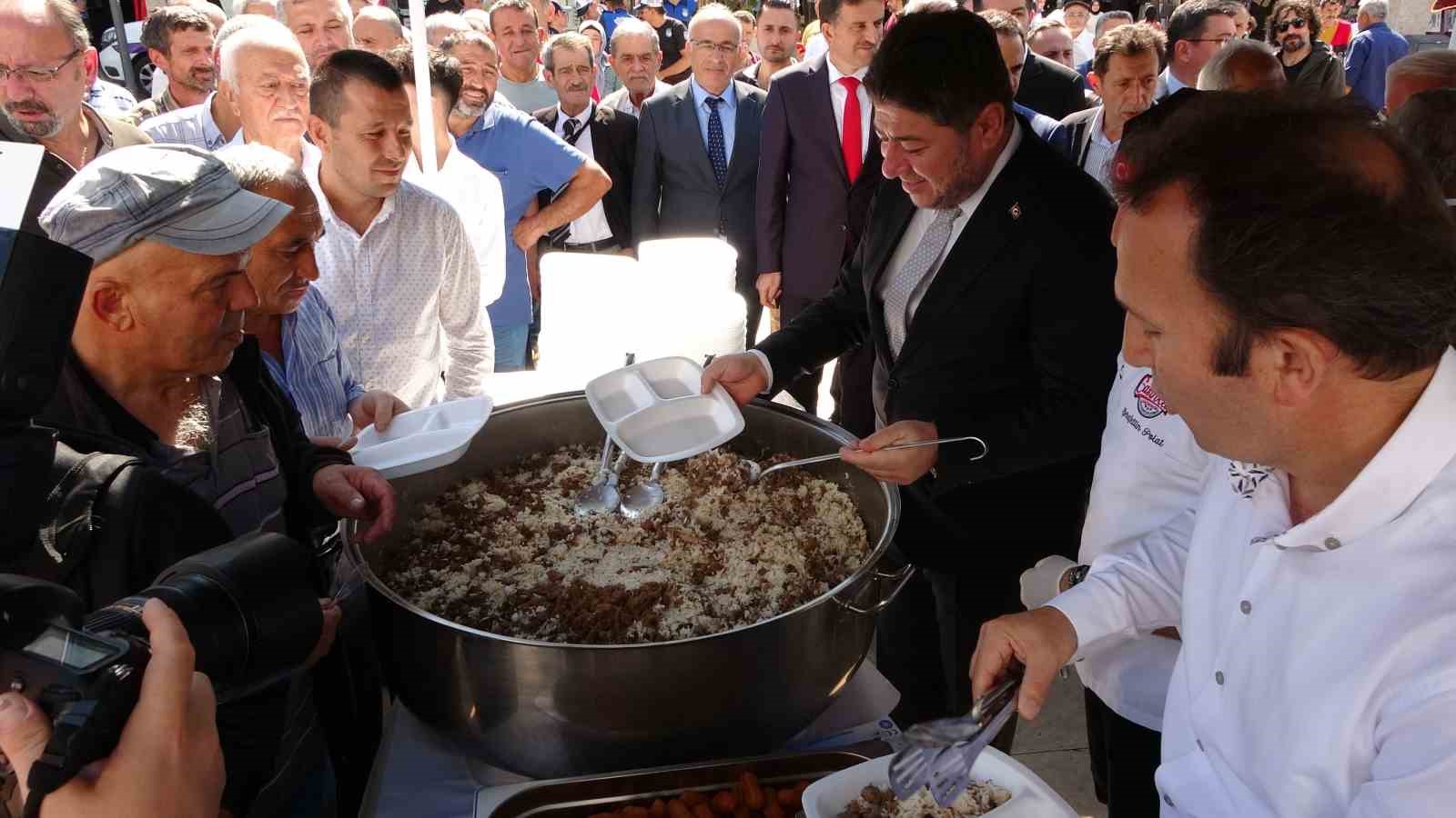 G&uuml;ler: &ldquo;Ahilik emeğe saygılı olan bir kurumdur&rdquo;
