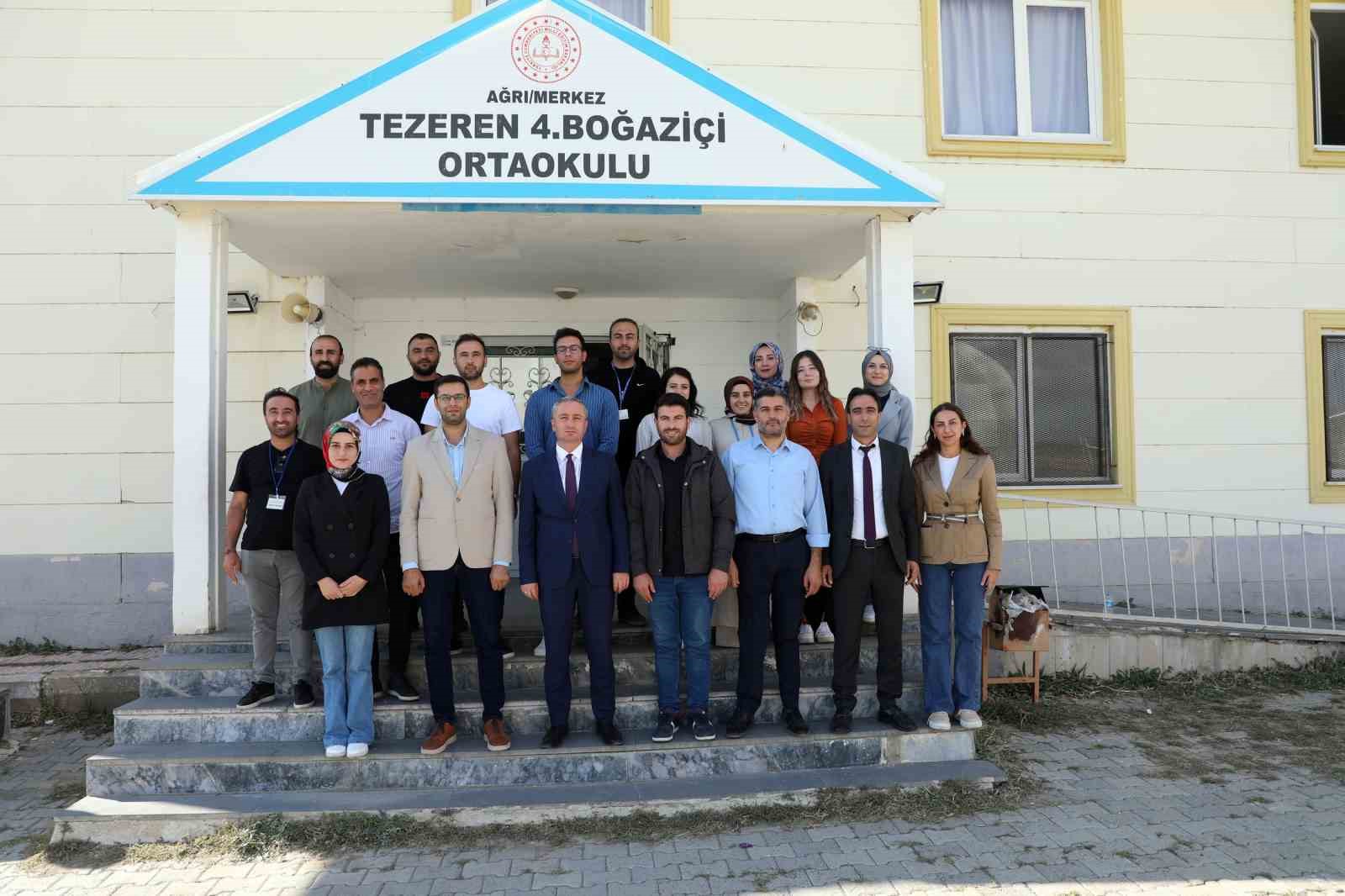 Ağrı Milli Eğitim M&uuml;d&uuml;r&uuml; K&ouml;krek, Tezeren&rsquo;deki okulu inceledi
