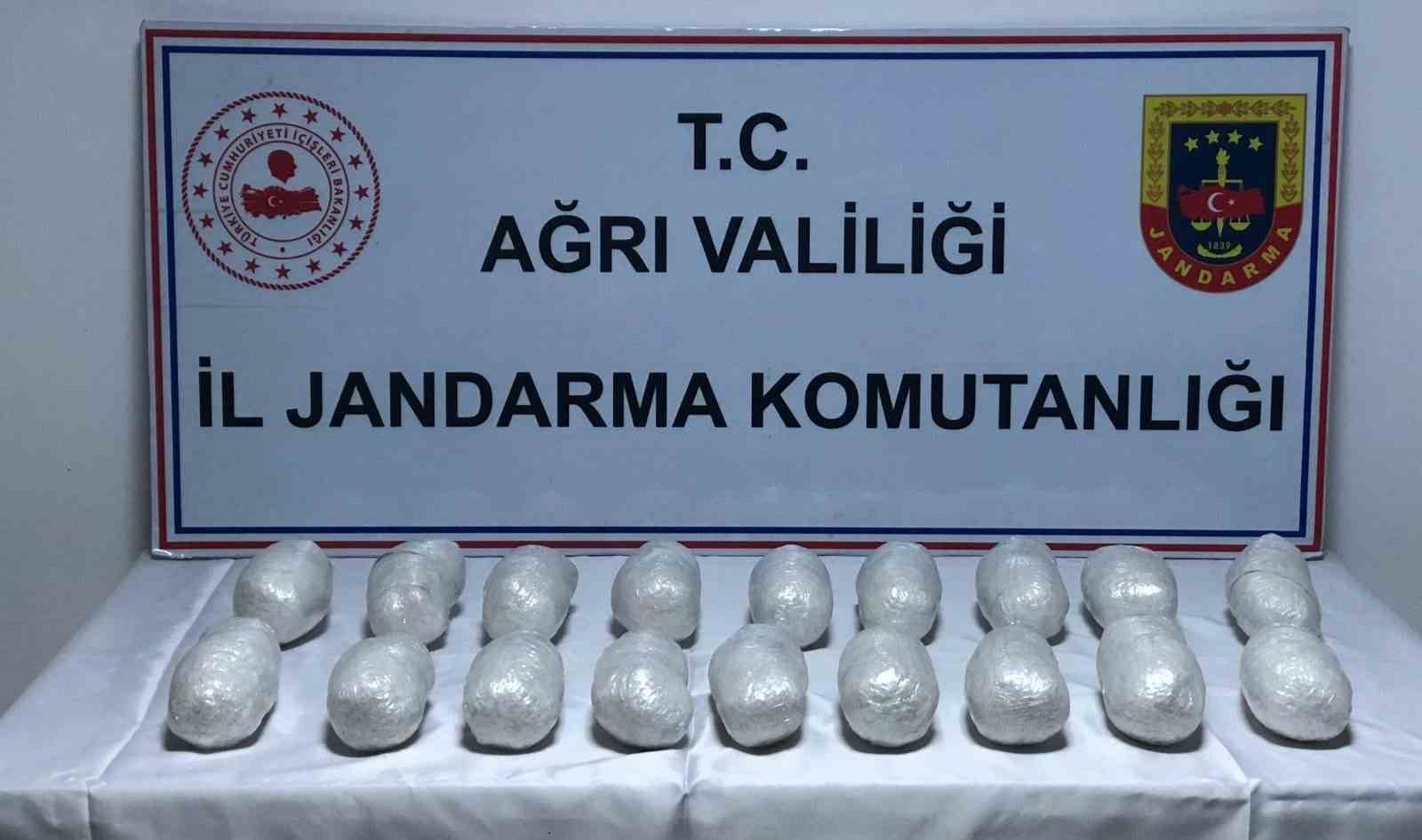 Ağrı’da Pakistanlı şahısların üzerinde metanfetamin yakalandı