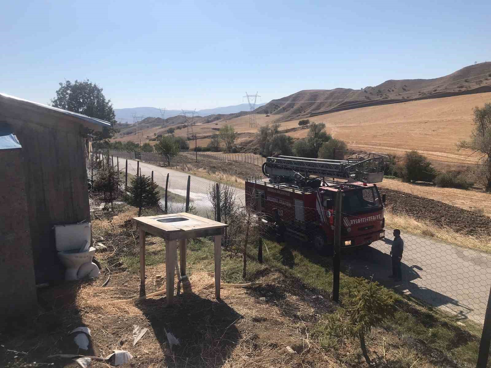 Amasya’da çıkan yangında 20 kovan arı telef oldu